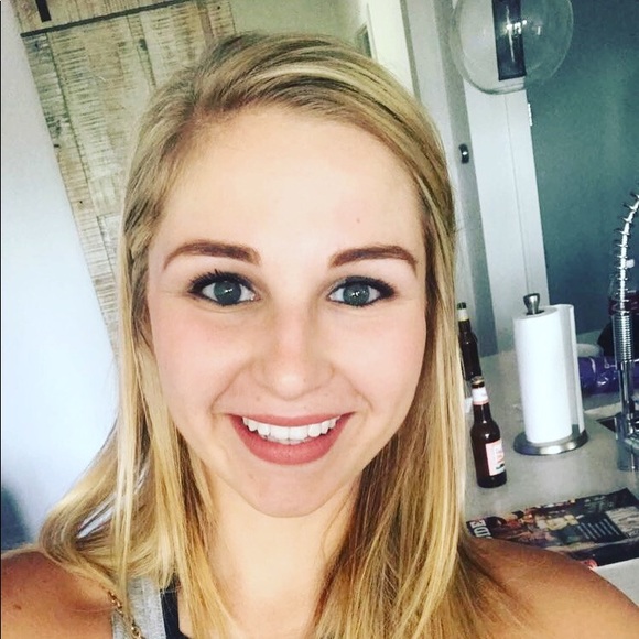 Meet your Posher, Ciera - Picture 1 of 1